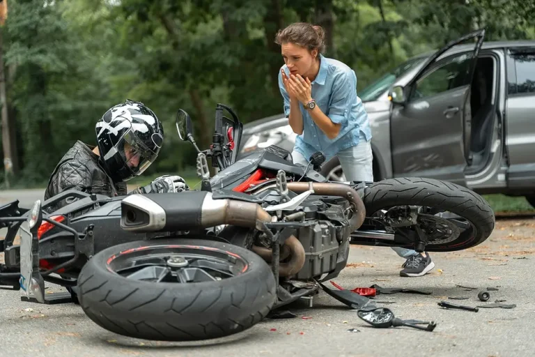 Colorado Springs Motorcycle lawyer: how to avoid accidents while riding